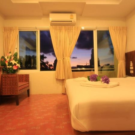 Good Nice 2 Guesthouse Patong Bagian luar foto