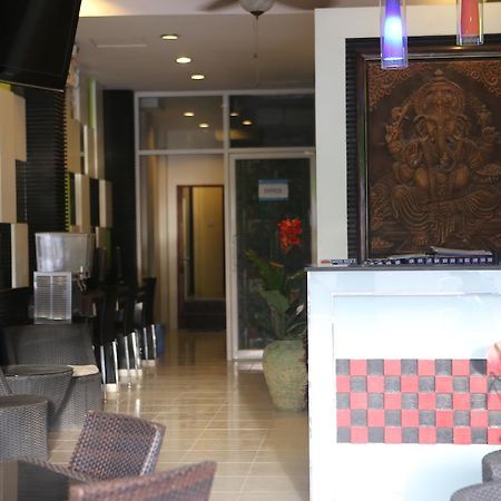 Good Nice 2 Guesthouse Patong Bagian luar foto