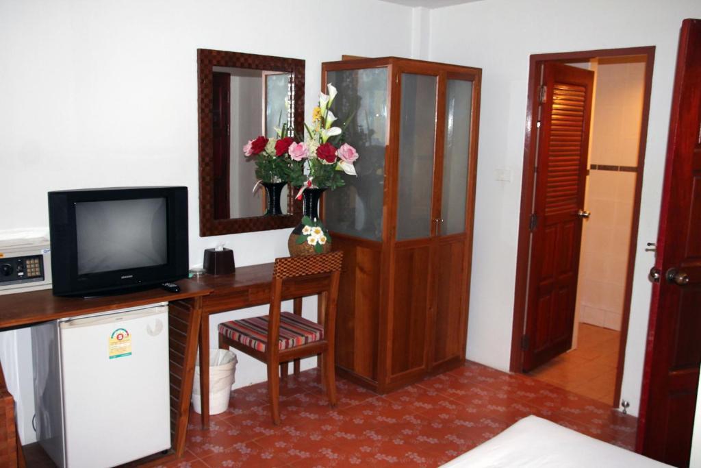Good Nice 2 Guesthouse Patong Bagian luar foto