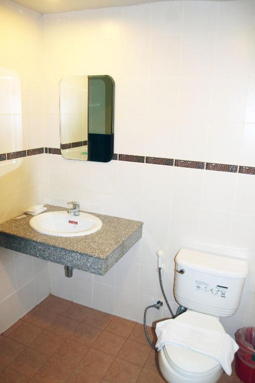 Good Nice 2 Guesthouse Patong Bagian luar foto