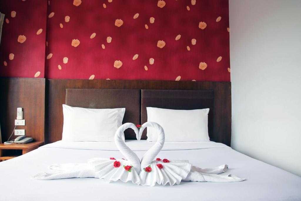 Good Nice 2 Guesthouse Patong Bagian luar foto