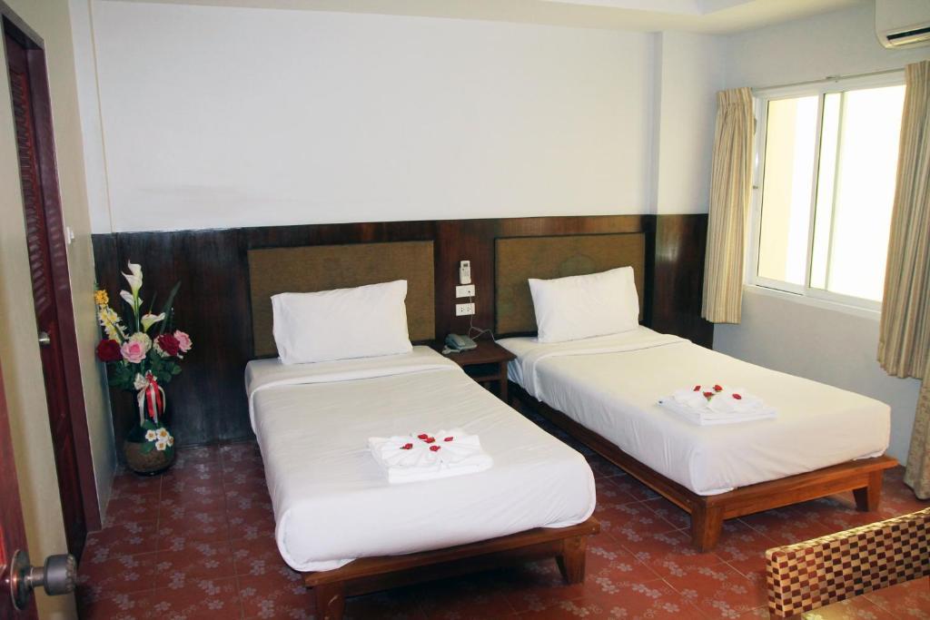 Good Nice 2 Guesthouse Patong Bagian luar foto