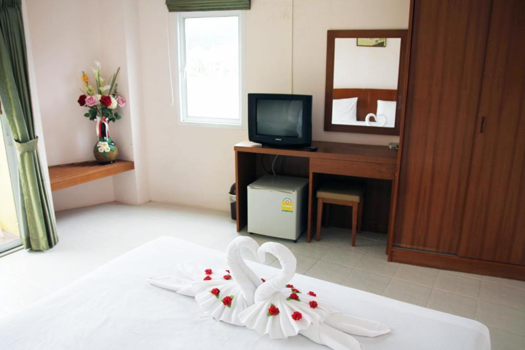 Good Nice 2 Guesthouse Patong Bagian luar foto