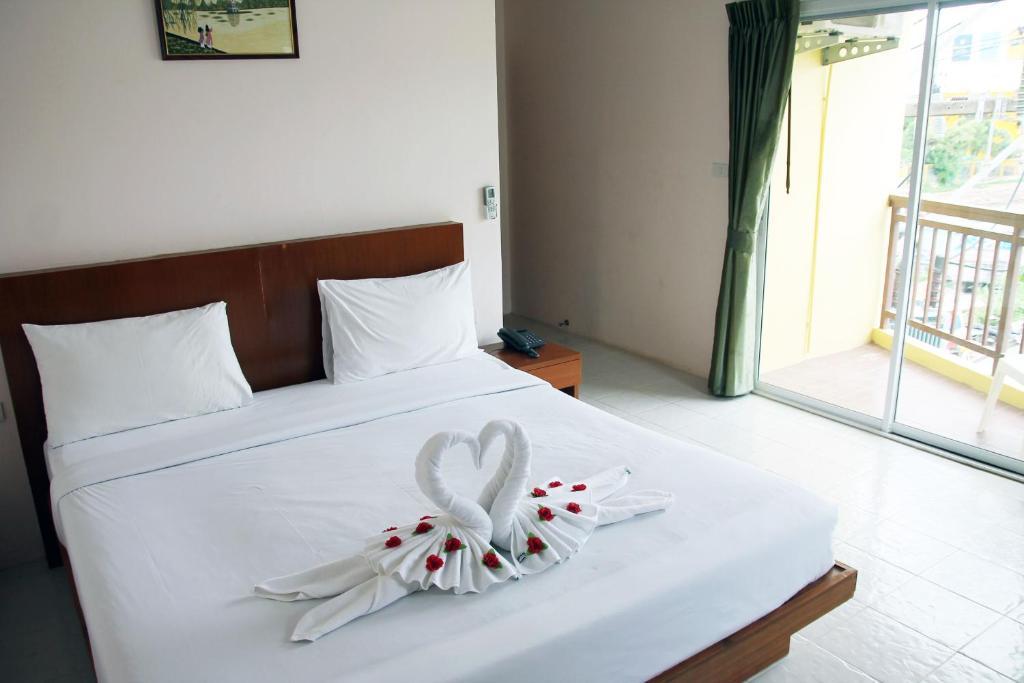 Good Nice 2 Guesthouse Patong Bagian luar foto