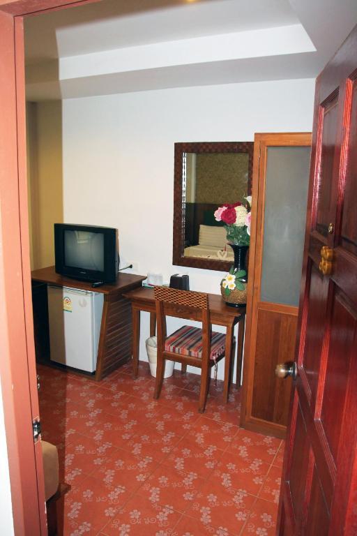Good Nice 2 Guesthouse Patong Bagian luar foto