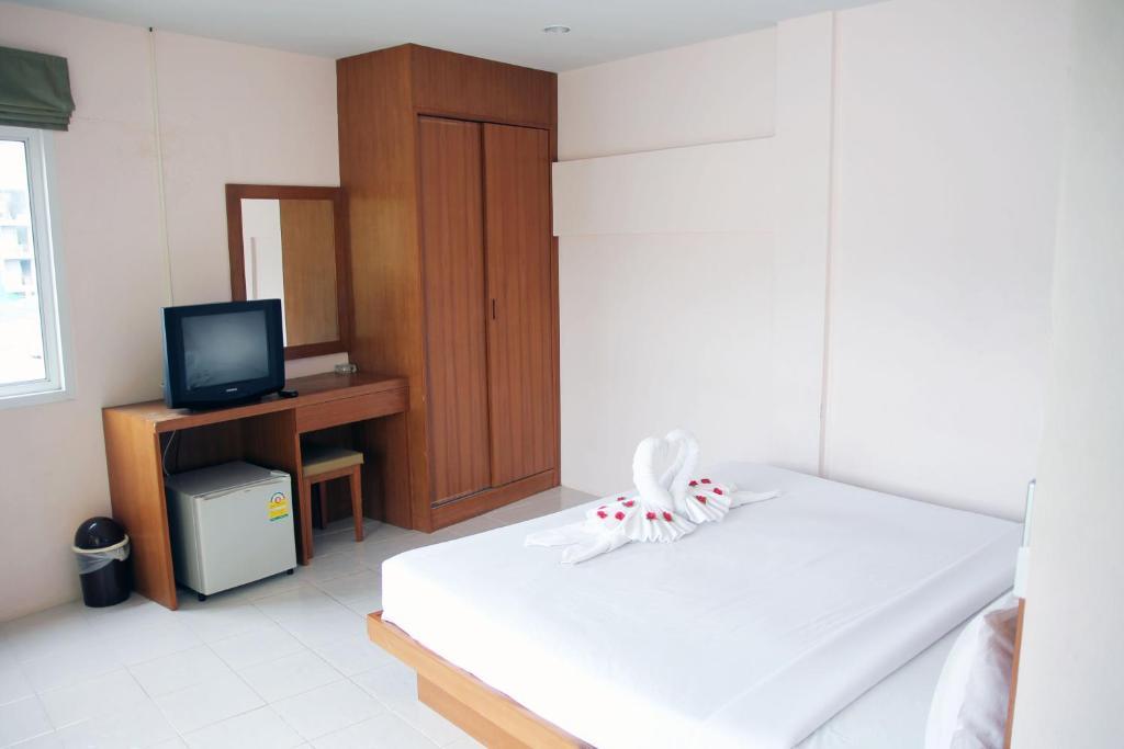 Good Nice 2 Guesthouse Patong Bagian luar foto