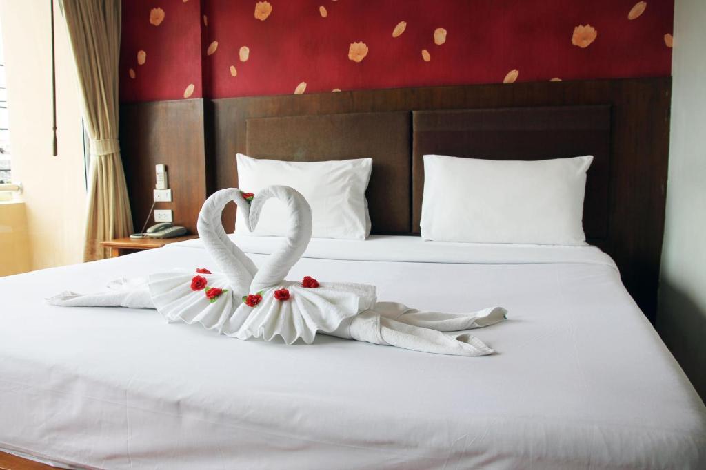 Good Nice 2 Guesthouse Patong Bagian luar foto