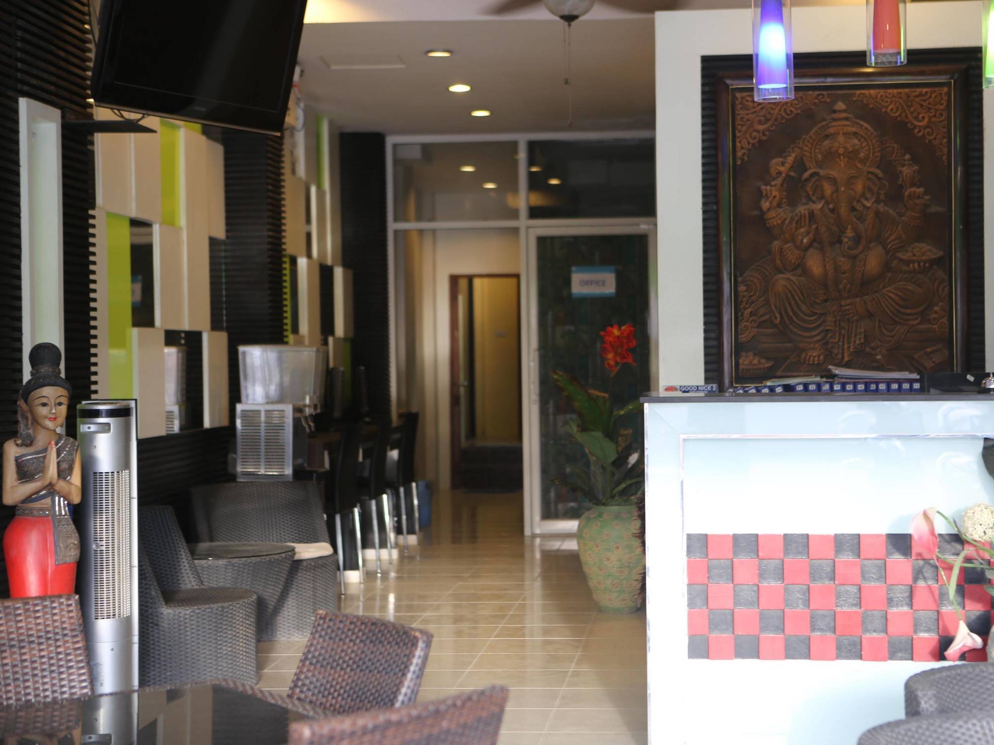 Good Nice 2 Guesthouse Patong Bagian luar foto