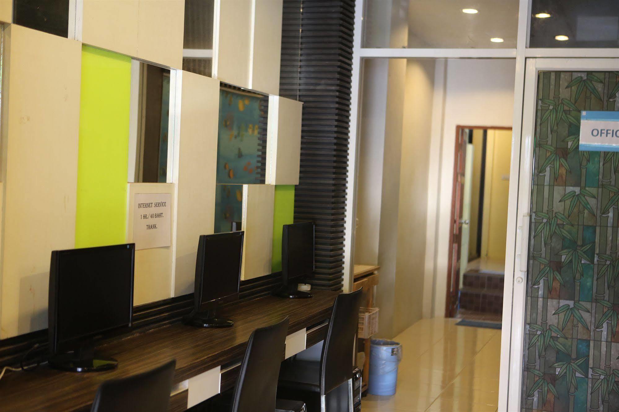 Good Nice 2 Guesthouse Patong Bagian luar foto